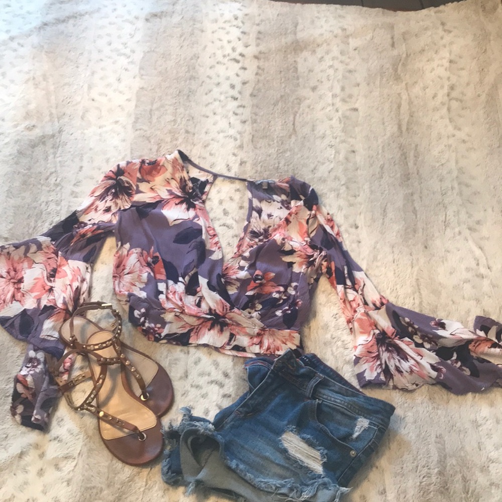 NWOT Bell sleeved crop top